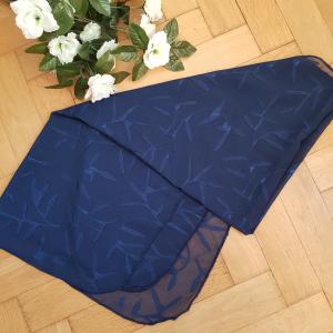 Sötétkék színű hímzett muszlin sál, kendő, vállkendő, stóla