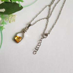 Strasszköves, citromsárga szív díszes szerelmi bájitalos palack medálos nyaklánc