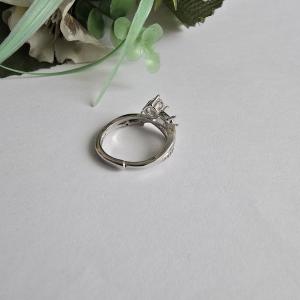 Strasszköves, csavart mintás állítható gyűrű