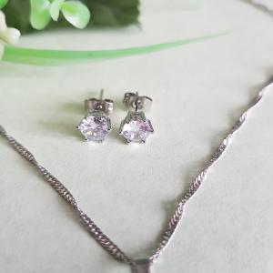 Strasszköves ékszerszett: nyaklánc + fülbevaló