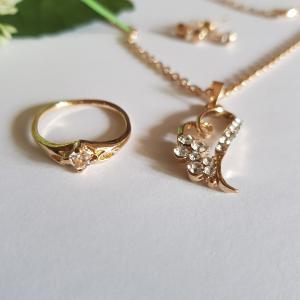 Strasszköves, szív díszes ékszerszett: nyaklánc + fülbevaló + gyűrű