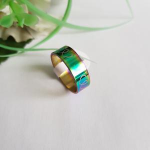 Szivárvány színű, szív mintás gyűrű