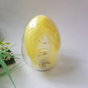 Tollakkal díszített, tojás alakú LED-es lámpa, húsvéti dísz
