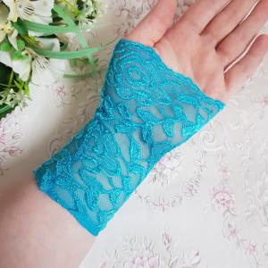 Türkizkék színű, ujjatlan alkalmi csipke kesztyű