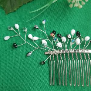 Vegyes színű, csepp alakú gyöngyös alkalmi hajfésű, drótos hajdísz