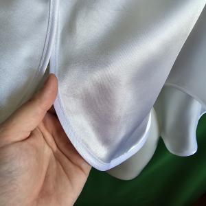 Világoskék színű, szatén szegélyes szatén pelerin, válltakaró