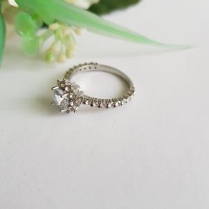 Virágos, strasszköves gyűrű