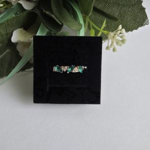 Zöld-fehér strasszköves gyűrű