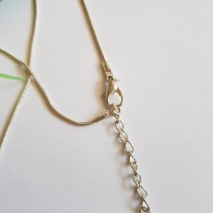 Zöld-fehér strasszköves medálos nyaklánc