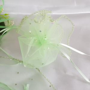 Zöld színű, kör alakú, csillogó organza dísztasak, ajándék tasak