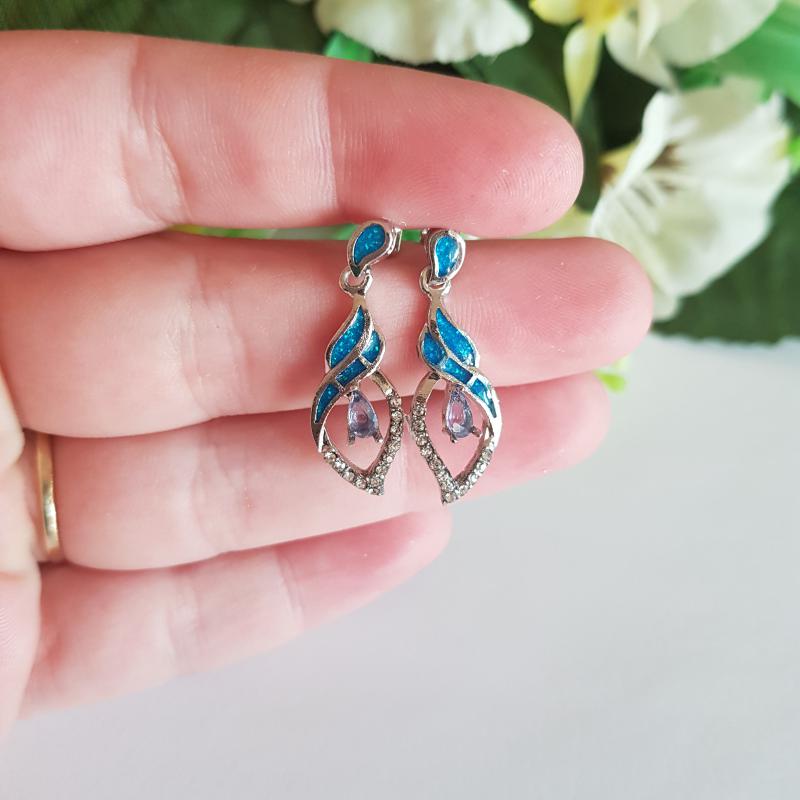 Fehér-lila strasszköves, kék tűzzománcos fülbevaló