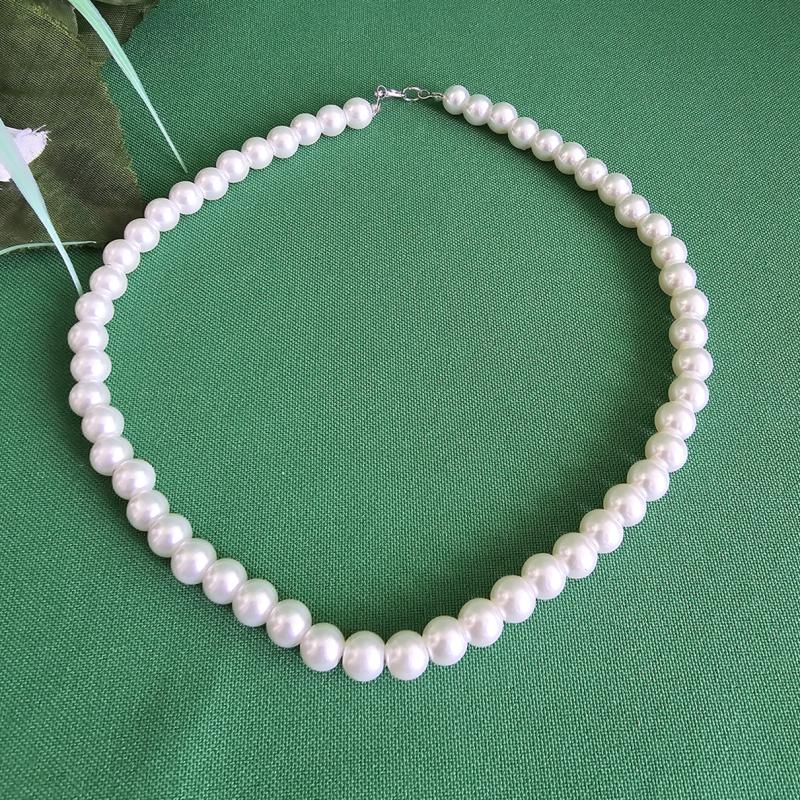 Fehér színű elegáns gyöngysor nyaklánc