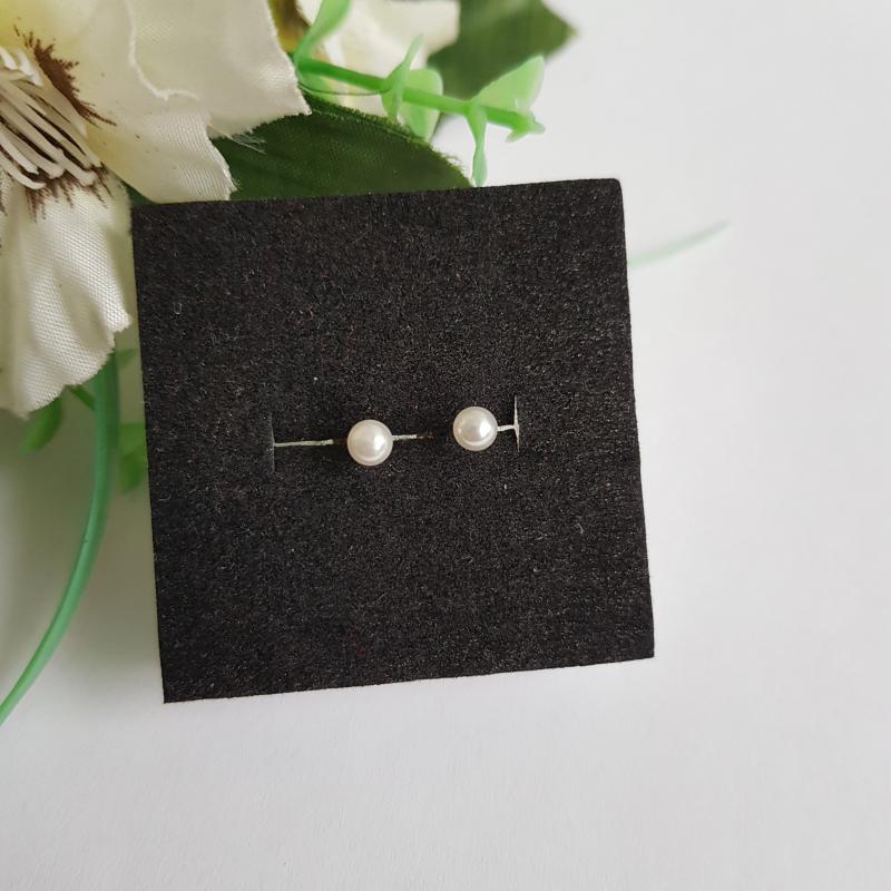 Fehér színű, extra mini gyöngyfülbevaló