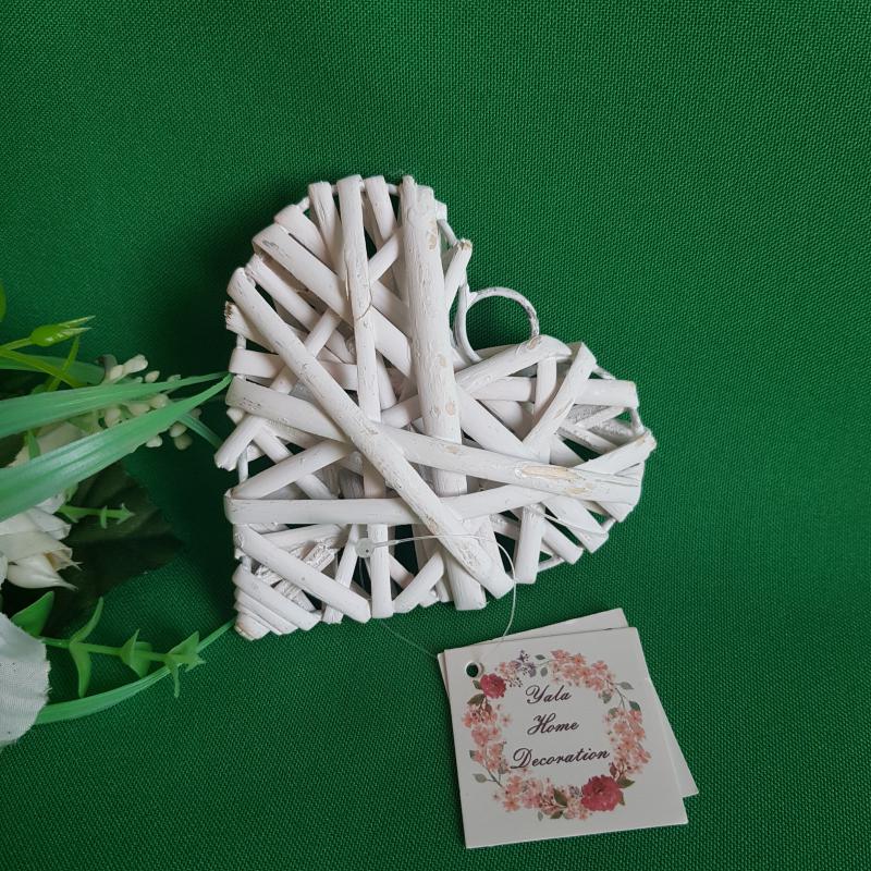 Fehér színű, szív alakú rattan dísz, dekoráció