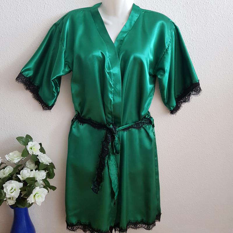 Fekete francia csipkével díszített fűzöld szatén köntös – kb. 2XL-es