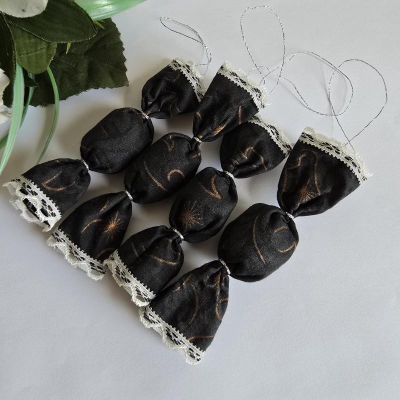 Fekete színű textil szaloncukor karácsonyfadísz, karácsonyi dekoráció