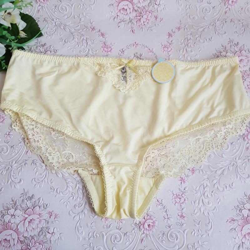 Félfrancia fazonú, sárga, csipkés bugyi