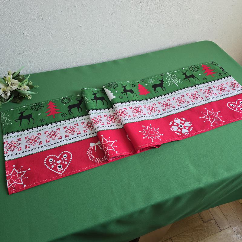 Fenyőfa, rénszarvas mintás karácsonyi asztalközép, asztali futó, terítő