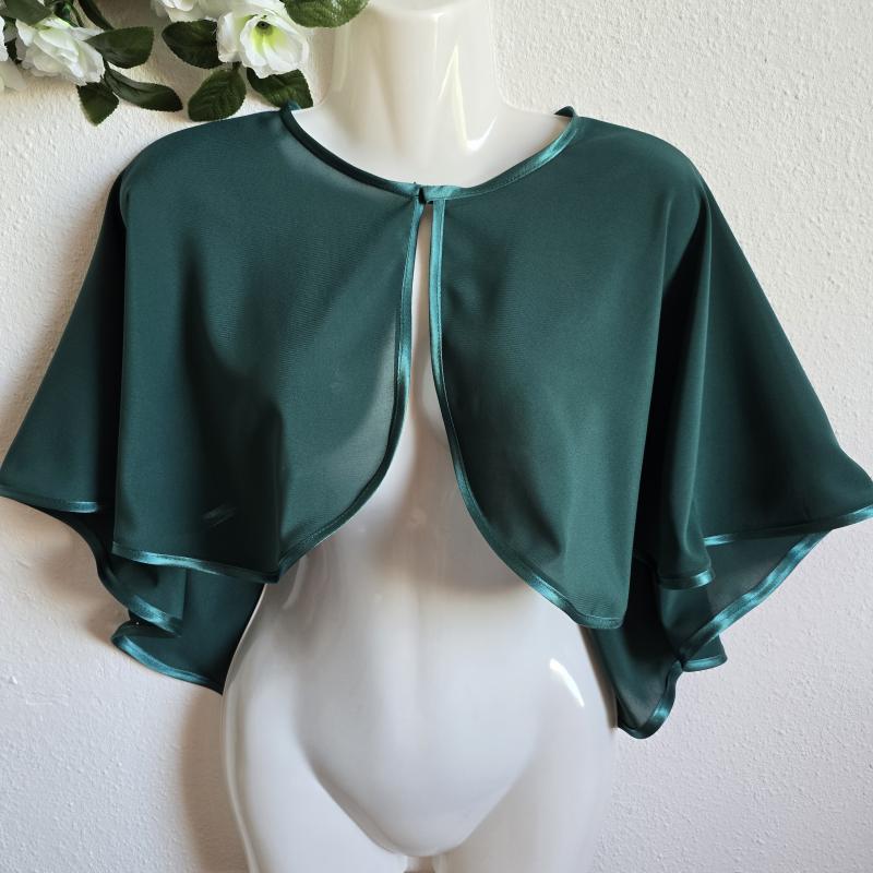 Fenyőzöld színű, szatén szegélyes muszlin pelerin, válltakaró