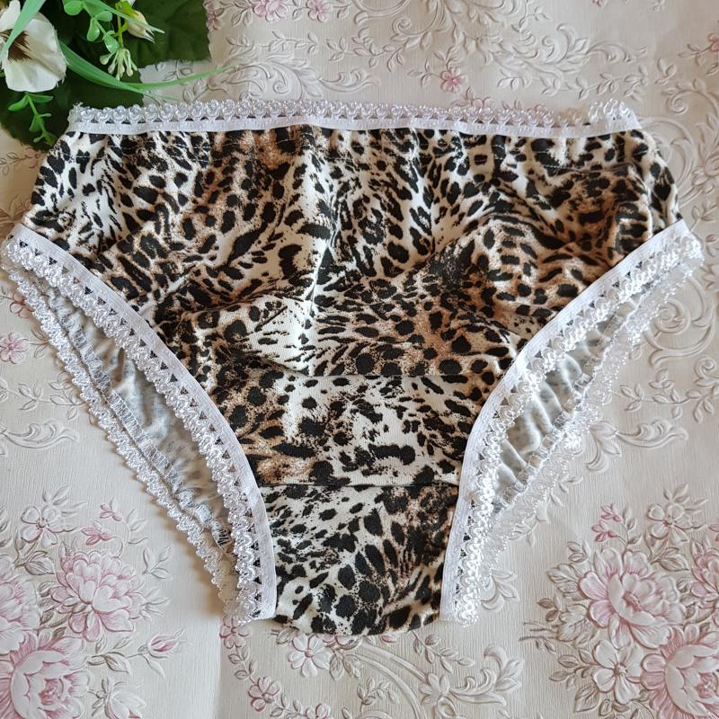 Hagyományos fazonú, párduc mintás pamut bugyi