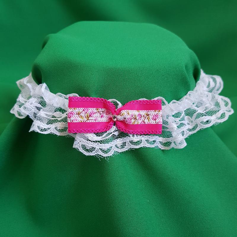 Hófehér csipkés, pink masnis menyasszonyi harisnyakötő, combcsipke