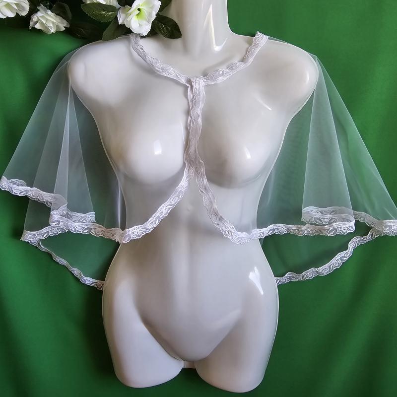 Hófehér színű, csipkés szélű menyasszonyi pelerin, tüll pelerin, válltakaró