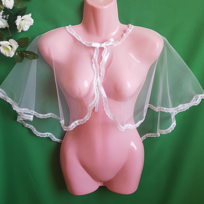 Hófehér színű, csipkés szélű menyasszonyi pelerin, tüll pelerin, válltakaró