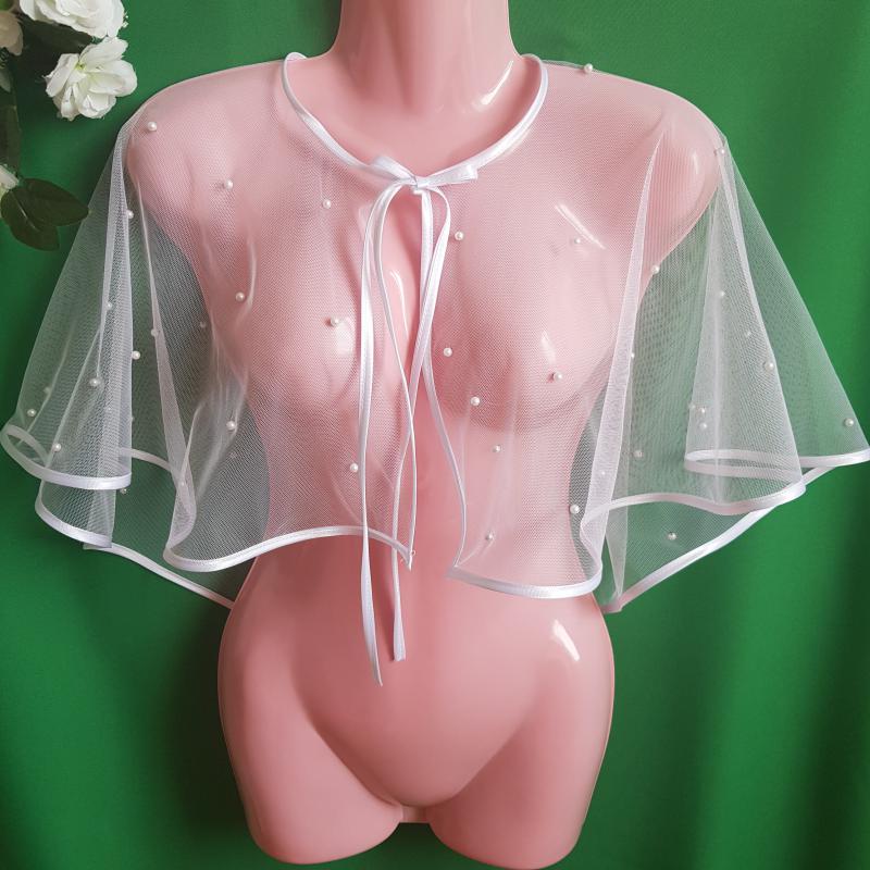 Hófehér színű. szatén szegélyes, gyöngyös pelerin, menyasszonyi pelerin, válltakaró