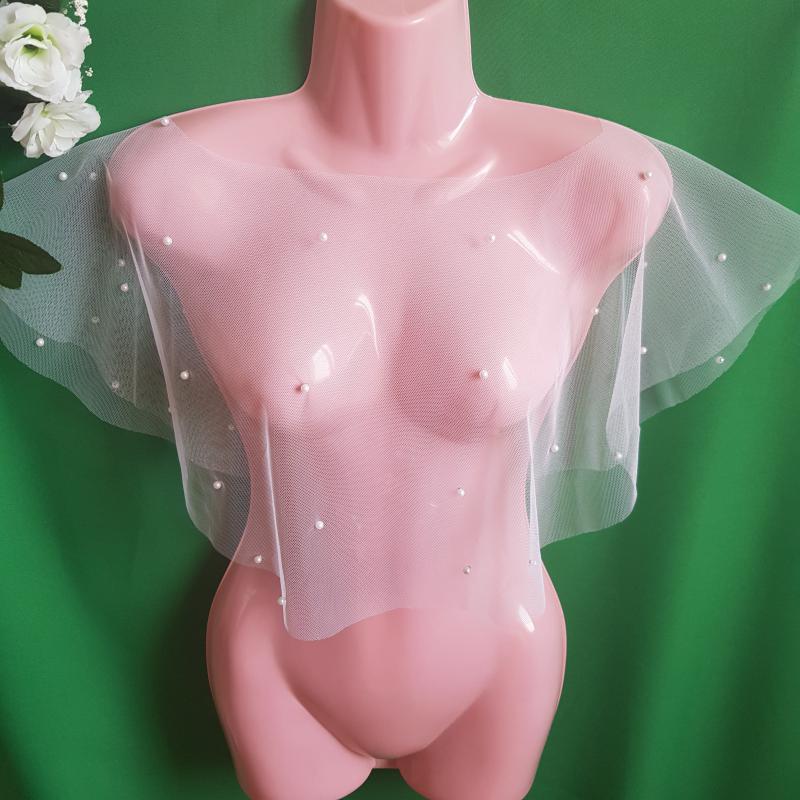 Hófehér színű, szegetlen szélű, gyöngyös menyasszonyi pelerin, tüll pelerin, válltakaró