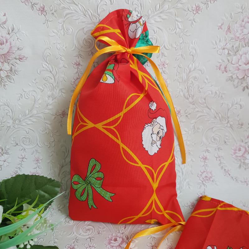 Karácsonyi csengő, hóember, cukorka mintás pamut-szatén mikulás zsák, textil ajándéktasak