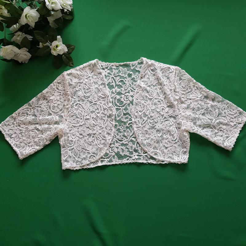 Kb. L-es ekrü színű, rövid ujjú, elasztikus csipke boleró