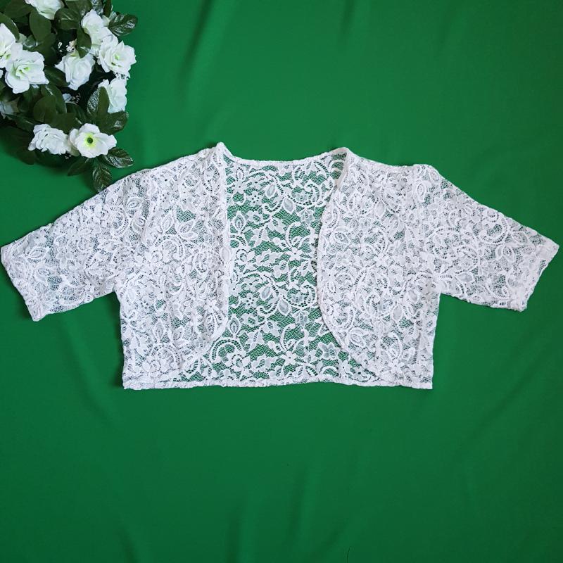 Kb. L-es hófehér színű, rövid ujjú, elasztikus csipke boleró