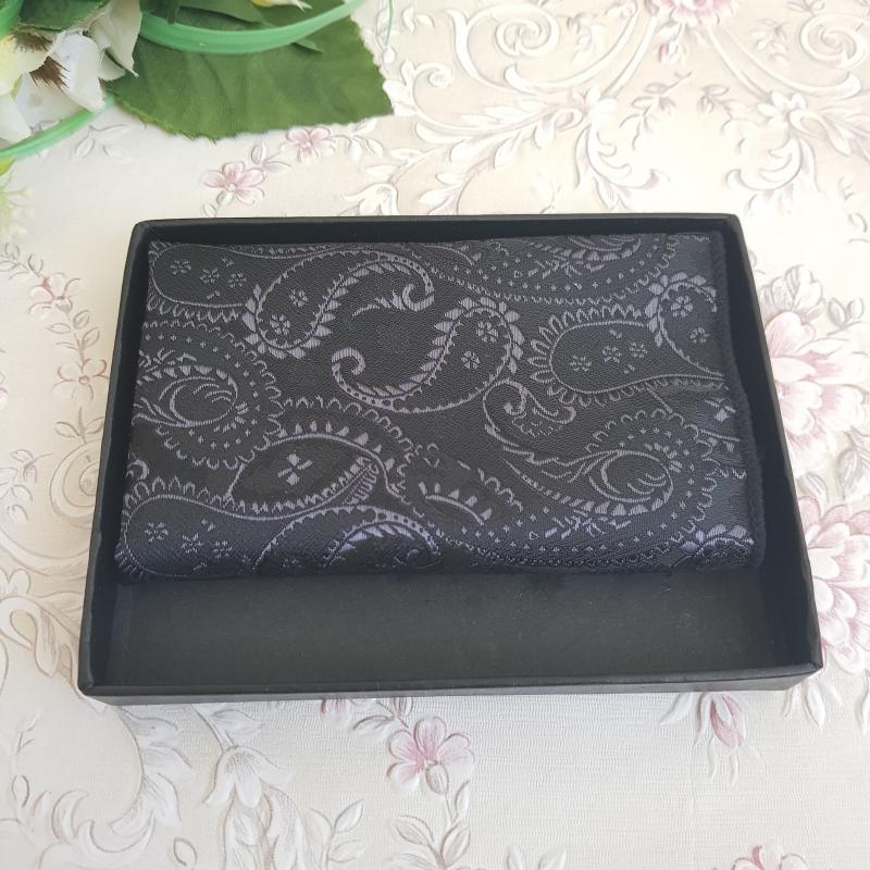 Kétoldalas török mintás szatén díszzsebkendő dobozban