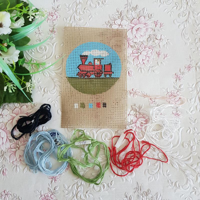 Kivarratlan mini gobelin kezdőknek fonallal 8cm – Mozdony, vonat