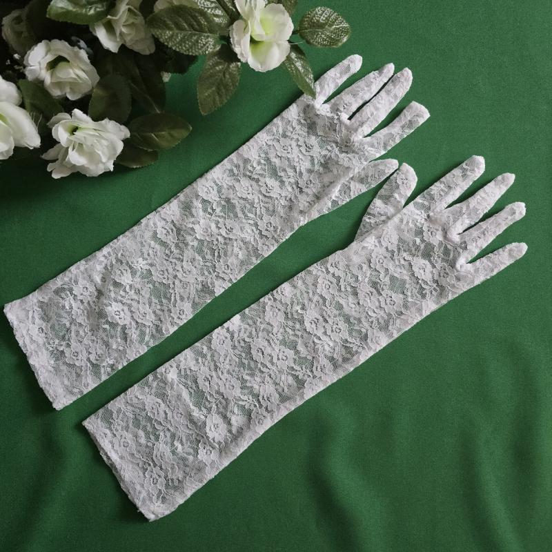 Könyékig érő hófehér színű menyasszonyi csipke kesztyű