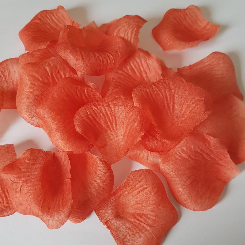 Korallpiros színű 100db-os textil virágszirom