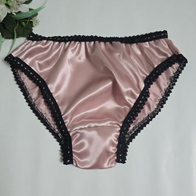 M-es / 40-es Hagyományos fazonú szatén bugyi – púder-fekete