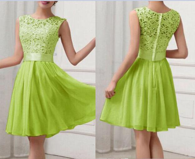 M-es zöldalma színű csipke díszes sifon alkalmi ruha