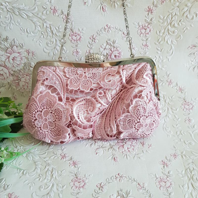 Mályva színű csipkés, strasszköves, alkalmi kistáska, retikül