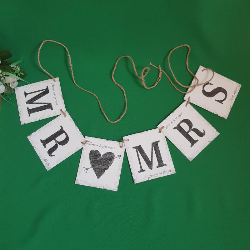 Mr & Mrs füzér, papírgirland, esküvői dekoráció
