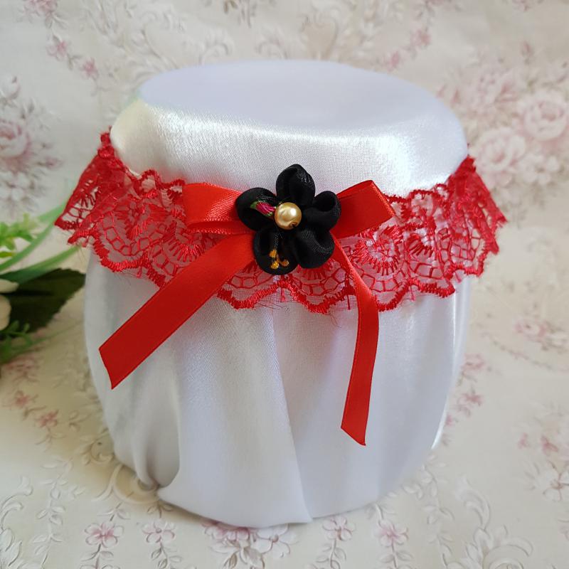 Piros csipkés, piros masnis-virágos menyasszonyi harisnyakötő, combcsipke