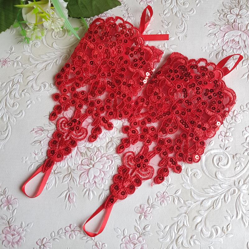 Piros, strasszköves, flitteres ujjra akasztható menyecske csipke kesztyű