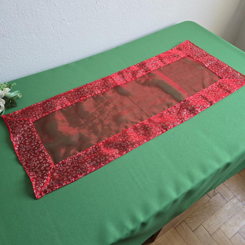 Piros színű, csillag, hold mintás karácsonyi organza asztalközép, asztali futó, terítő
