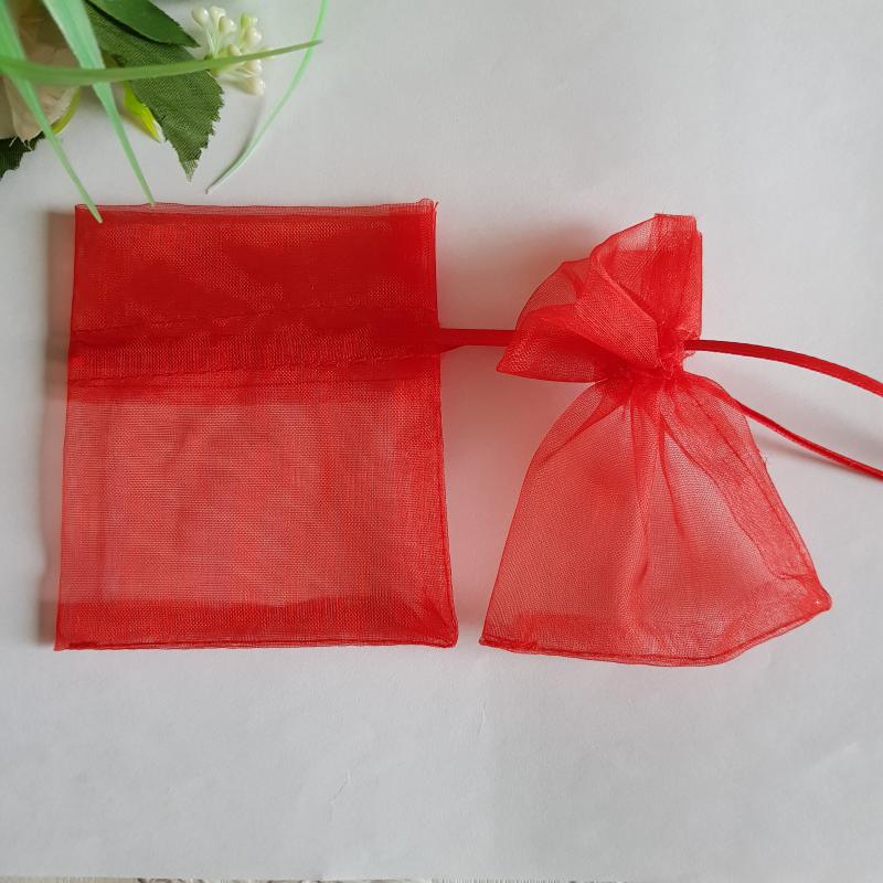 Piros színű organza dísztasak, ajándék tasak – kb. 7x9-10cm