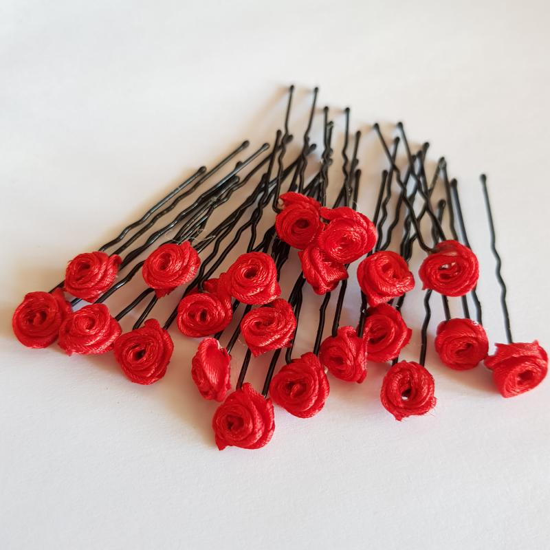 Piros színű szatén rózsás hajtű, hajdísz