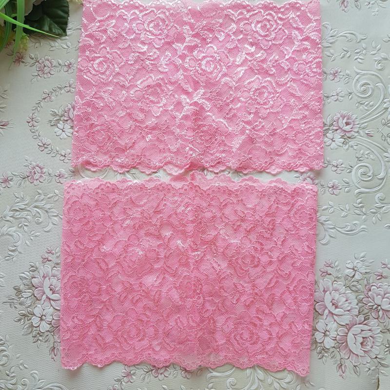 Sötét rózsaszín színű combvédő csipke kidörzsölődés ellen