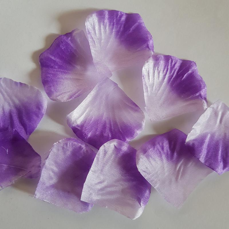 Színátmenetes levendula lila színű 100db-os textil virágszirom