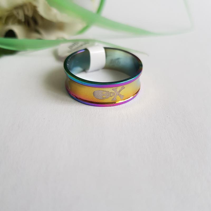 Szivárvány színű, halálfej mintás, homorított gyűrű