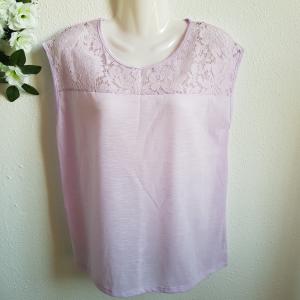40-es lila színű, csipkés ujjatlan póló, blúz