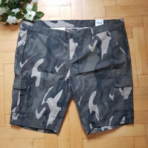 50/66-os méretű terepszínű, férfi rövidnadrág